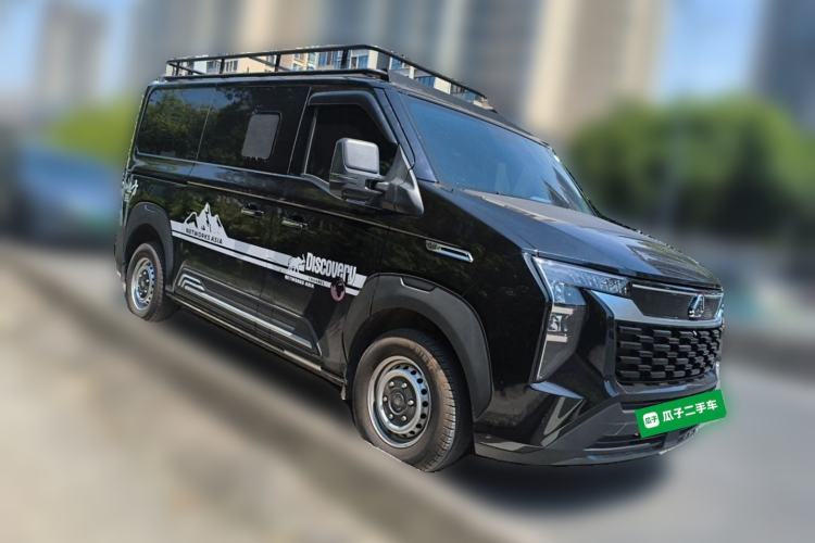 Used Sinotruk Pioneer V 2024 Multi-Function Version 2.0T Automatic Short Wheelbase Low Roof Front Right 45 Deg