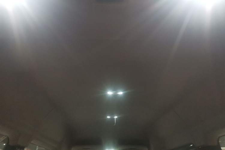 Used Sinotruk Pioneer V 2024 Multi-Function Version 2.0T Automatic Short Wheelbase Mid-Roof Headliner
