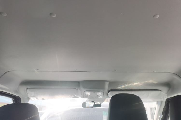 Used Sinotruk Pioneer V 2024 Multi-Function Version 2.0T Automatic Short Wheelbase Low Roof Headliner
