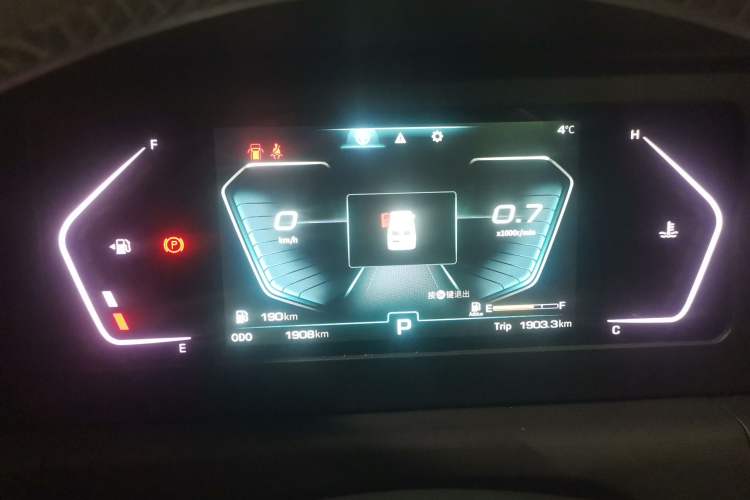 Used Sinotruk Pioneer V 2024 Multi-Function Version 2.0T Automatic Short Wheelbase Mid-Roof Instrument Cluster