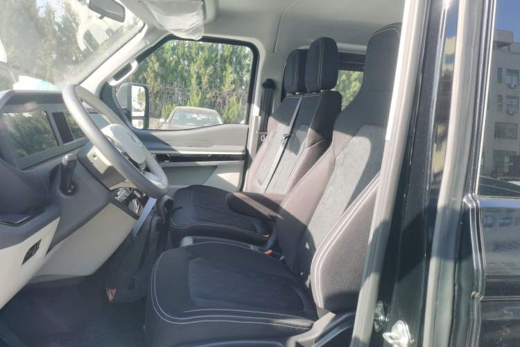 Used Sinotruk Pioneer V 2024 Multi-Function Version 2.0T Automatic Short Wheelbase Low Roof Left Front Seat