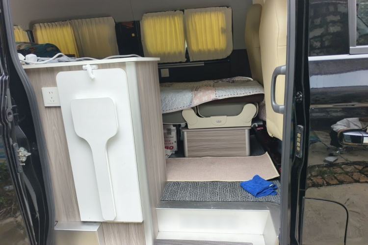 Used Sinotruk Pioneer V 2024 Multi-Function Edition 2.0T Manual Mid-Roof with Central Axle Left Rear Seat