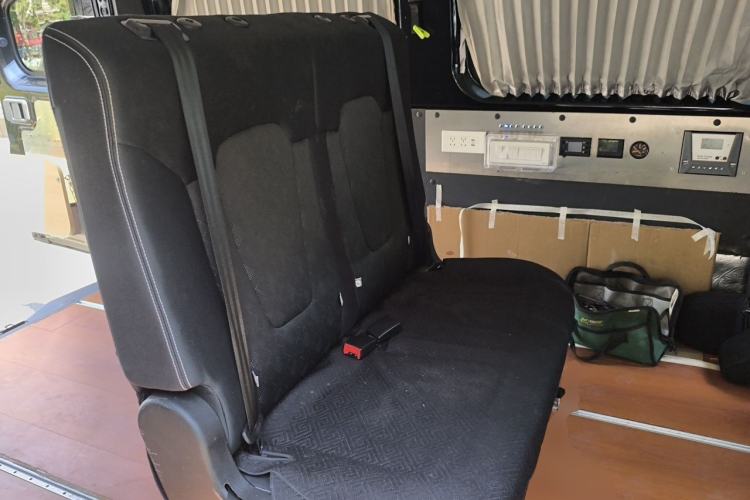 Used Sinotruk Pioneer V 2024 Multi-Function Version 2.0T Automatic Short Wheelbase Low Roof Left Rear Seat