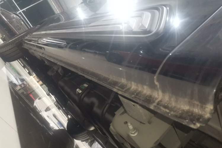 Used Sinotruk Pioneer V 2024 Multi-Function Version 2.0T Automatic Short Wheelbase Mid-Roof Left Side Sill