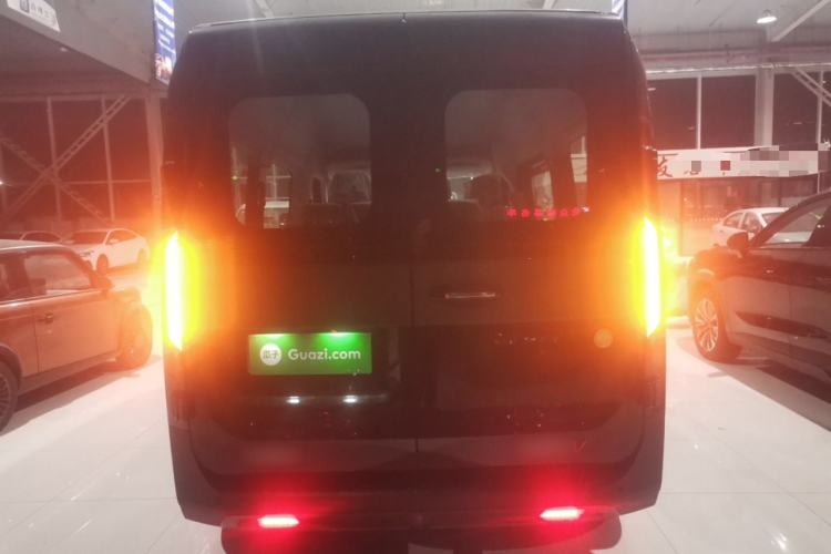 Used Sinotruk Pioneer V 2024 Multi-Function Version 2.0T Automatic Short Wheelbase Mid-Roof Rear