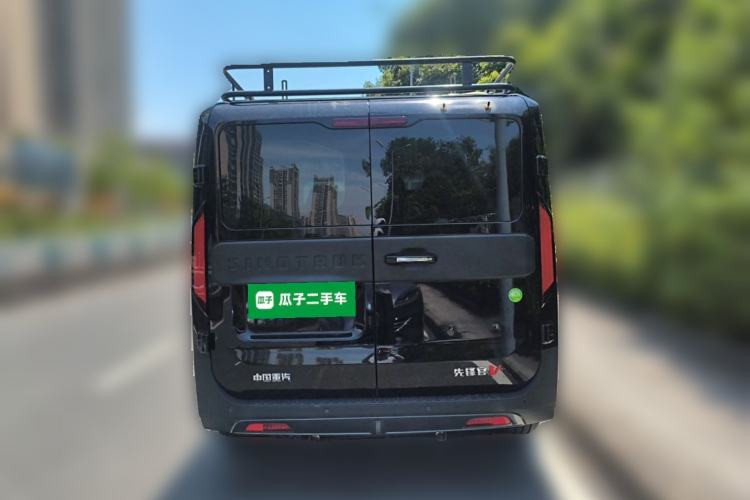 Used Sinotruk Pioneer V 2024 Multi-Function Version 2.0T Automatic Short Wheelbase Low Roof Rear