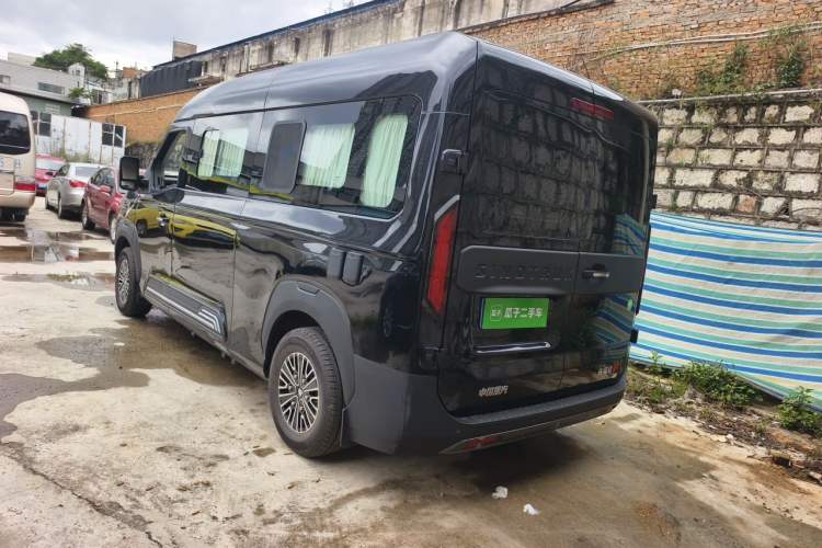 Used Sinotruk Pioneer V 2024 Multi-Function Edition 2.0T Manual Mid-Roof with Central Axle Rear Left 45 Deg