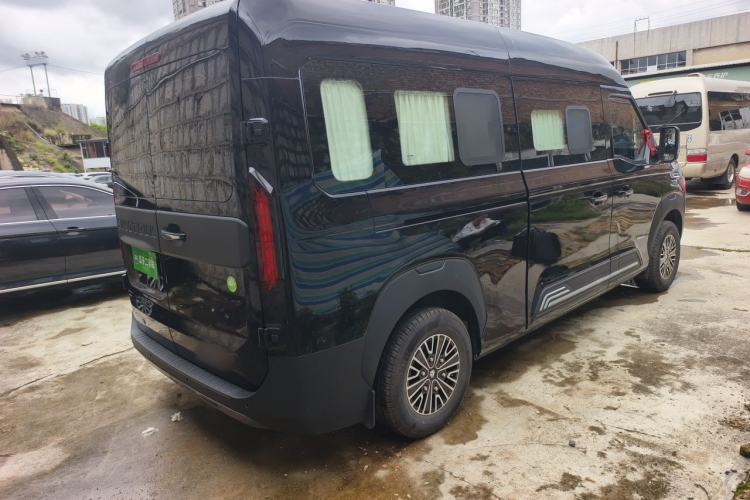 Used Sinotruk Pioneer V 2024 Multi-Function Edition 2.0T Manual Mid-Roof with Central Axle Rear Right 45 Deg