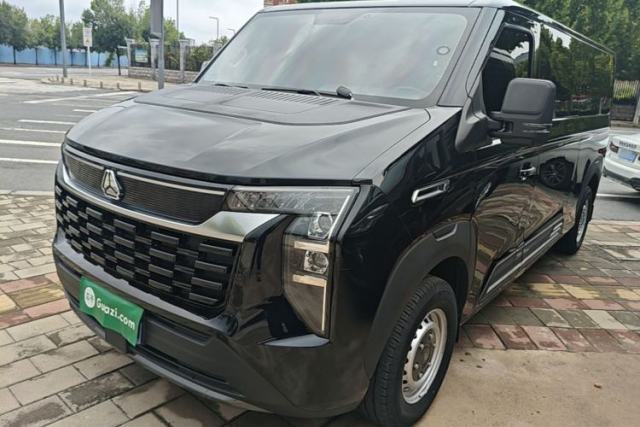 Sinotruk Pioneer V 2024 Multi-Function Edition 2.0T Automatic Mid-Roof Low-Profile مستعملة