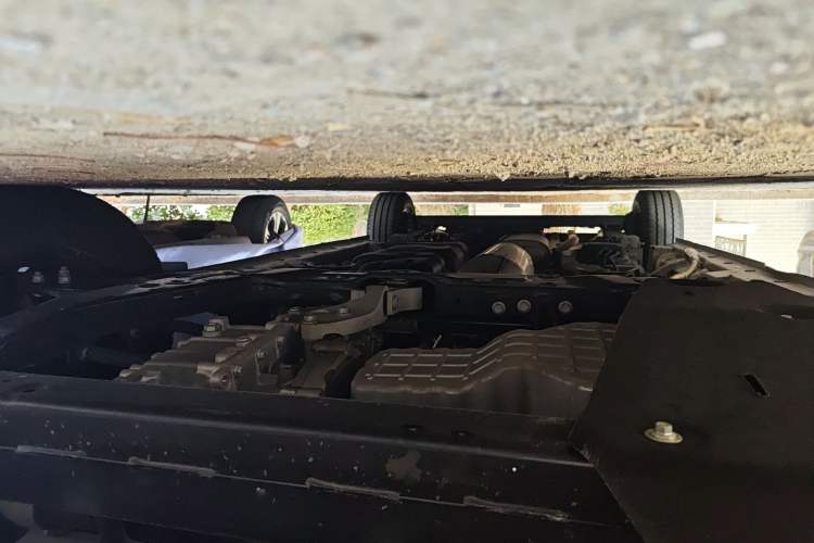 Used Sinotruk Pioneer V 2024 Multi-Function Version 2.0T Automatic Short Wheelbase Low Roof Chassis Front