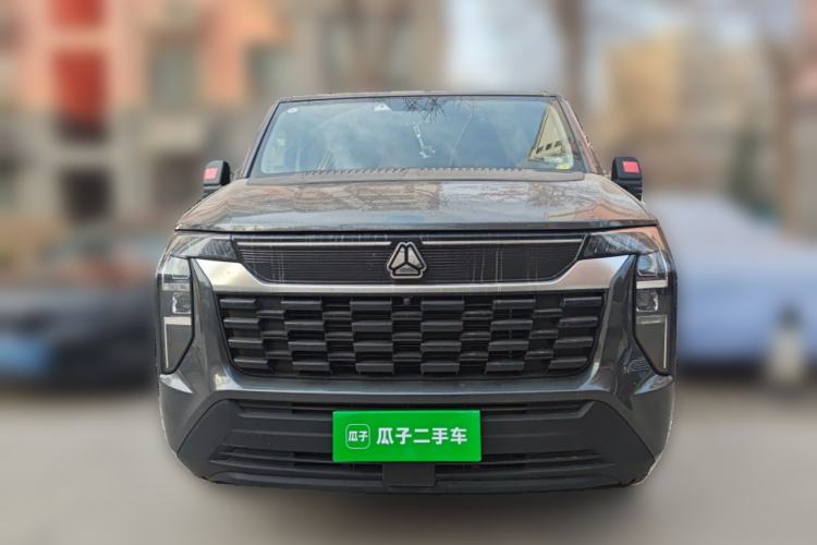 Used Sinotruk Pioneer V 2024 Multi-Function Version 2.0T Automatic Short Wheelbase Low Roof Front