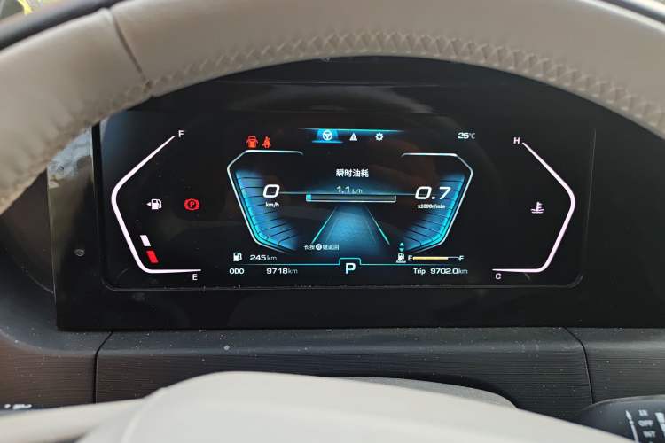 Used Sinotruk Pioneer V 2024 Multi-Function Version 2.0T Automatic Short Wheelbase Low Roof Instrument Cluster