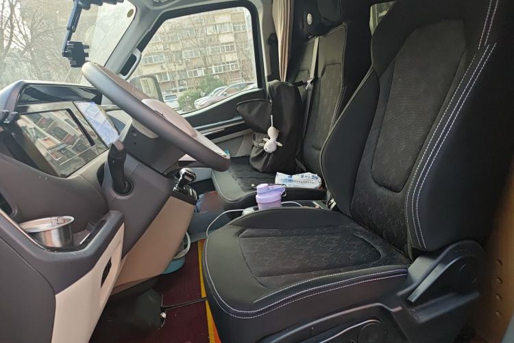 Used Sinotruk Pioneer V 2024 Multi-Function Version 2.0T Automatic Short Wheelbase Low Roof Left Front Seat