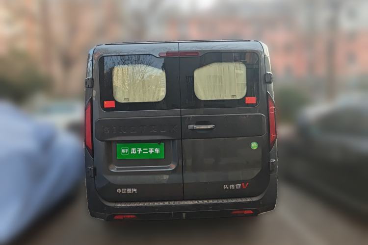 Used Sinotruk Pioneer V 2024 Multi-Function Version 2.0T Automatic Short Wheelbase Low Roof Rear