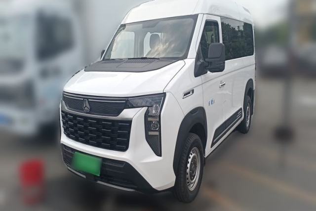 Used Sinotruk Pioneer V 2024 Multi-Function Version 2.0T Manual Short Wheelbase Mid-Roof
