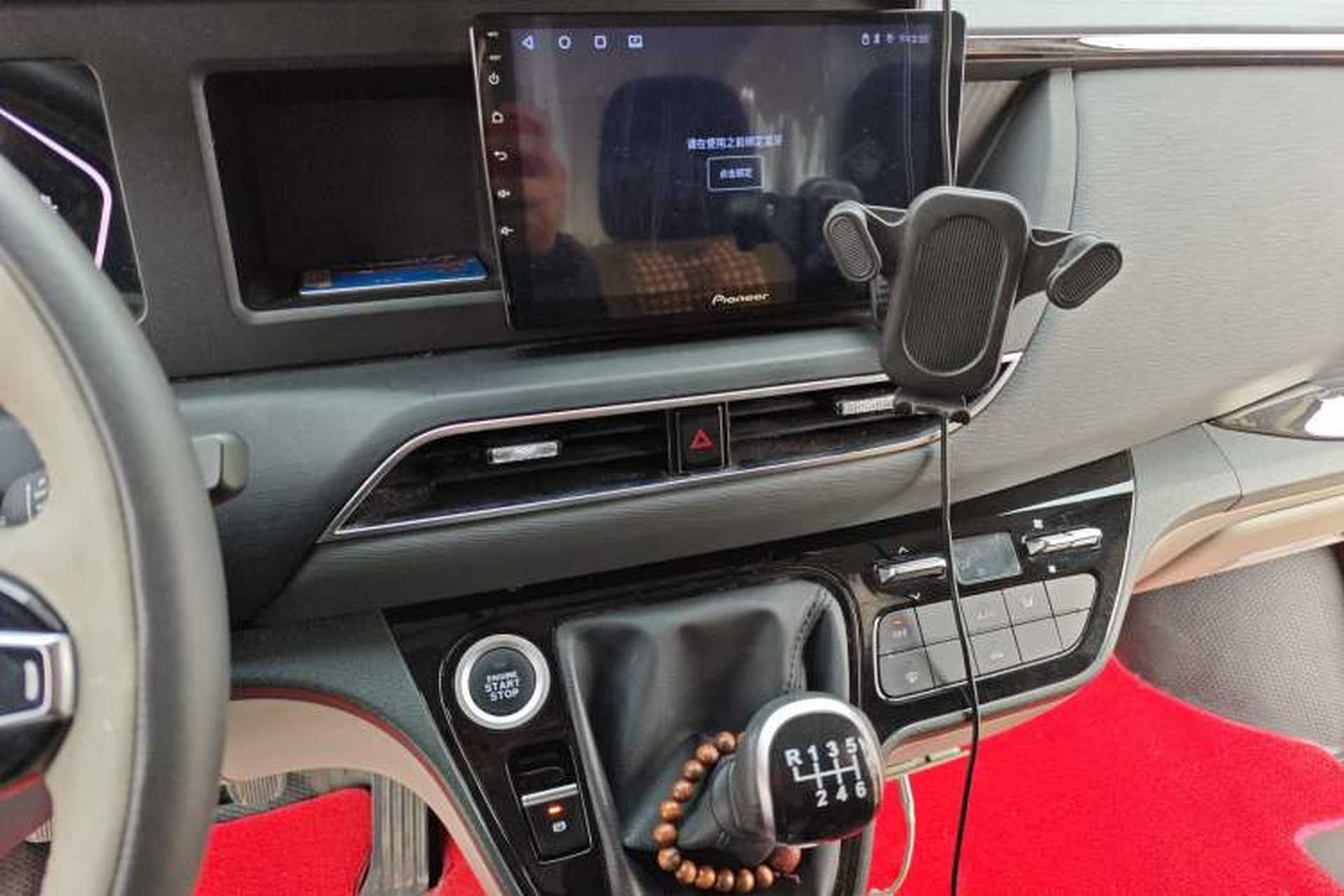 Used Sinotruk Pioneer V 2024 Multi-Function Edition 2.0T Manual Mid-Roof with Central Axle Audio And AC Panel