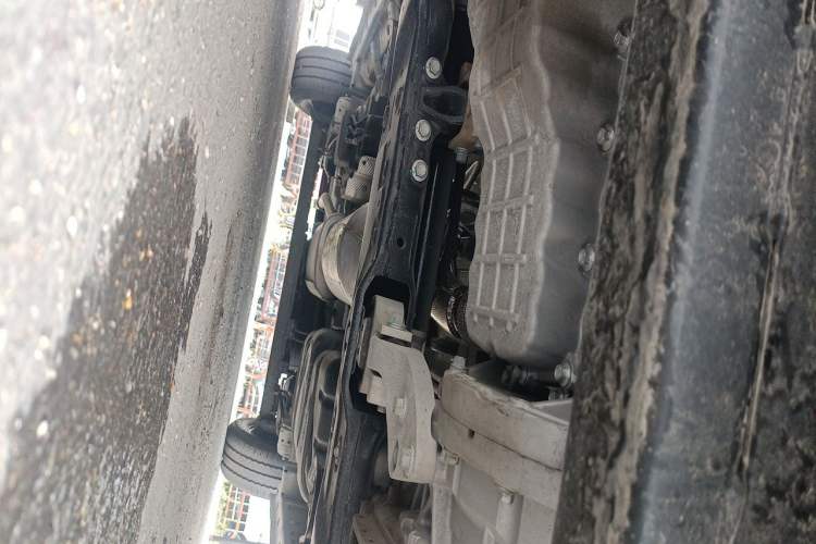Used Sinotruk Pioneer V 2024 Multi-Function Version 2.0T Manual Short Wheelbase Mid-Roof Chassis Front