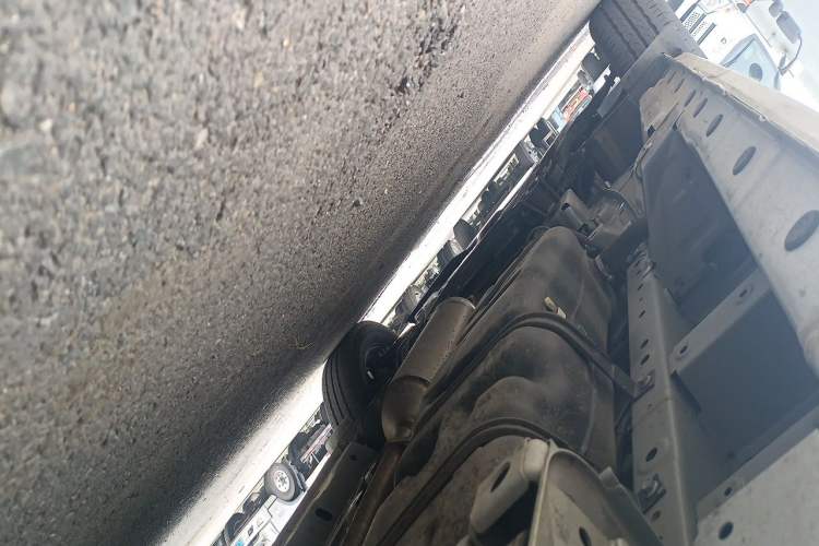 Used Sinotruk Pioneer V 2024 Multi-Function Version 2.0T Manual Short Wheelbase Mid-Roof Chassis Rear Left
