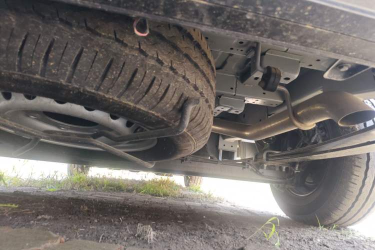 Used Sinotruk Pioneer V 2024 Multi-Function Version 2.0T Manual Short Wheelbase Mid-Roof Chassis Rear