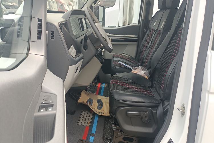 Used Sinotruk Pioneer V 2024 Multi-Function Version 2.0T Manual Short Wheelbase Mid-Roof Driver Seat