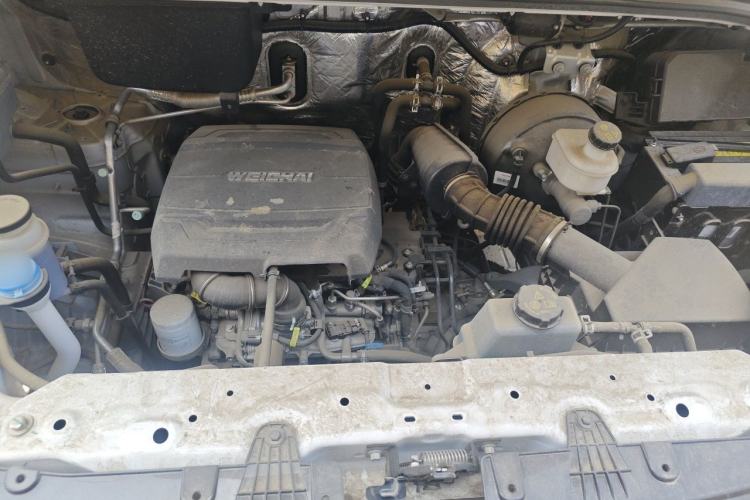 Used Sinotruk Pioneer V 2024 Multi-Function Version 2.0T Manual Short Wheelbase Mid-Roof Engine Bay
