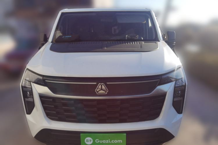 Used Sinotruk Pioneer V 2024 Multi-Function Edition 2.0T Manual Mid-Roof Low-Profile Exterior 1
