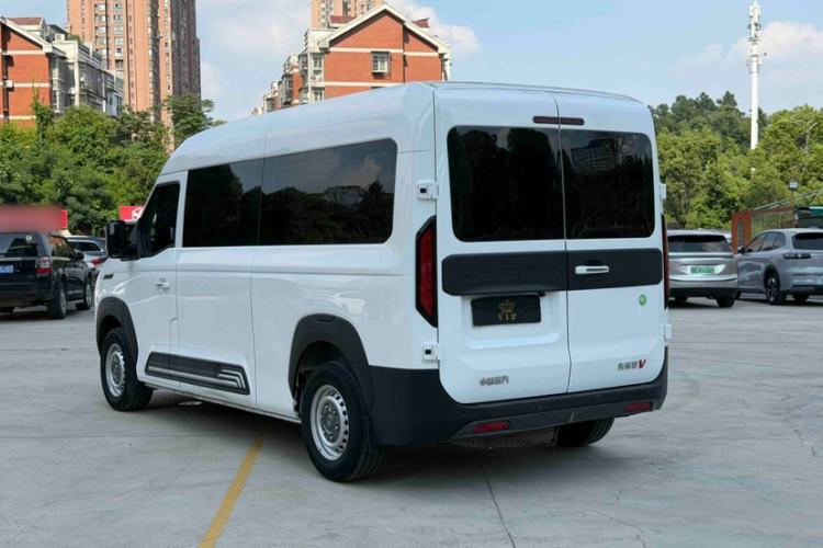 Used Sinotruk Pioneer V 2024 Multi-Function Edition 2.0T Manual Mid-Roof with Central Axle Exterior 3