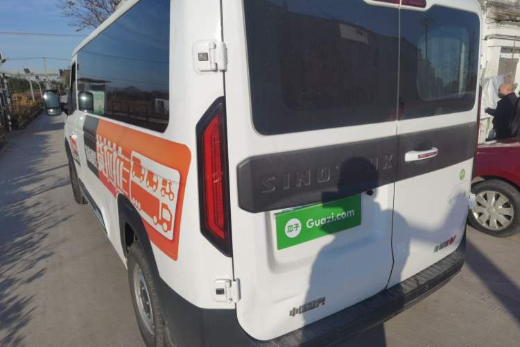 Used Sinotruk Pioneer V 2024 Multi-Function Edition 2.0T Manual Mid-Roof Low-Profile Exterior 3
