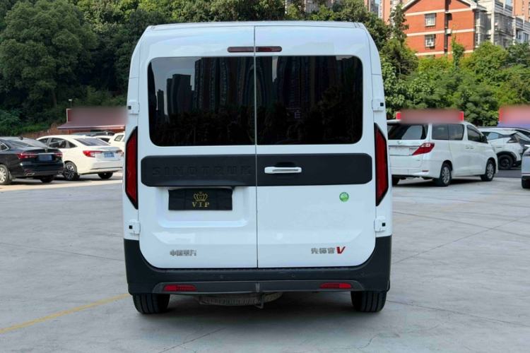 Used Sinotruk Pioneer V 2024 Multi-Function Edition 2.0T Manual Mid-Roof with Central Axle Exterior 4