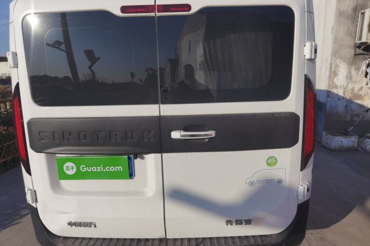 Used Sinotruk Pioneer V 2024 Multi-Function Edition 2.0T Manual Mid-Roof Low-Profile Exterior 4