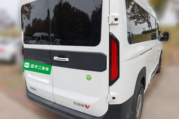 Used Sinotruk Pioneer V 2024 Multi-Function Edition 2.0T Manual Mid-Roof with Central Axle Exterior 5
