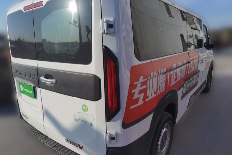 Used Sinotruk Pioneer V 2024 Multi-Function Edition 2.0T Manual Mid-Roof Low-Profile Exterior 5