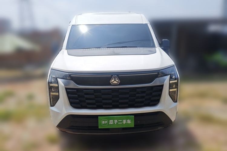Used Sinotruk Pioneer V 2024 Multi-Function Version 2.0T Manual Short Wheelbase Mid-Roof Front