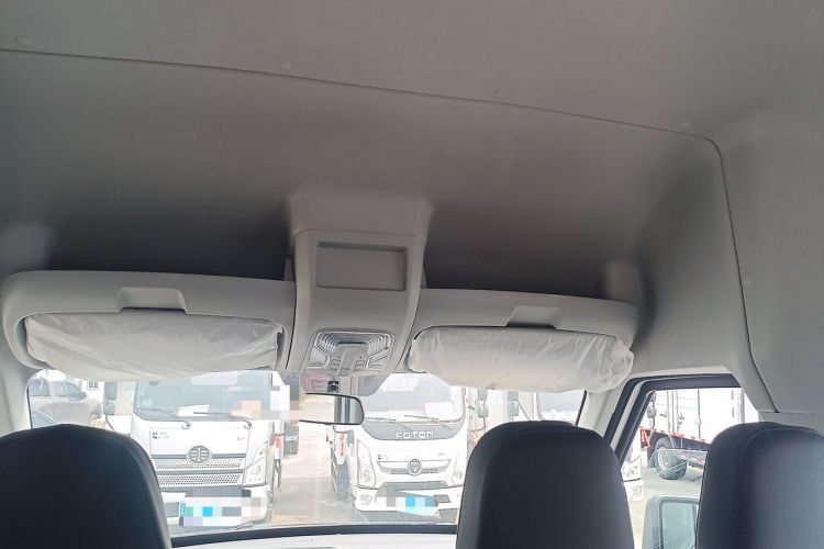 Used Sinotruk Pioneer V 2024 Multi-Function Version 2.0T Manual Short Wheelbase Mid-Roof Headliner