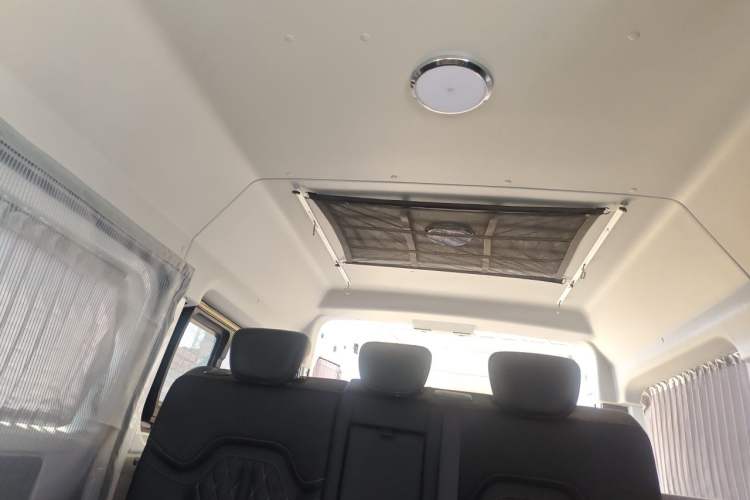 Used Sinotruk Pioneer V 2024 Multi-Function Version 2.0T Manual Short Wheelbase Mid-Roof Headliner