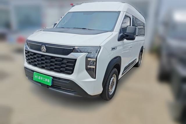 Used Sinotruk Pioneer V 2024 Multi-Function Edition 2.0T Automatic Mid-Roof with Central Axle