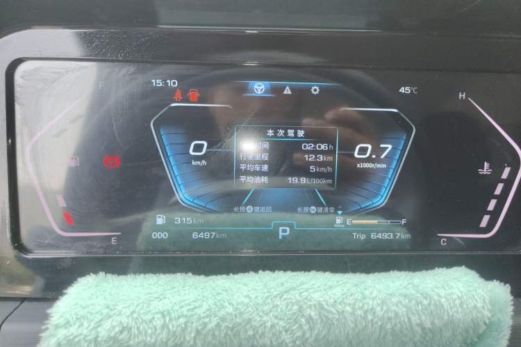 Used Sinotruk Pioneer V 2024 Multi-Function Edition 2.0T Automatic Mid-Roof with Central Axle Instrument Cluster