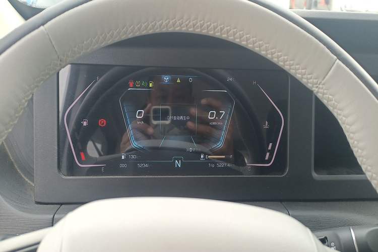 Used Sinotruk Pioneer V 2024 Multi-Function Version 2.0T Manual Short Wheelbase Mid-Roof Instrument Cluster