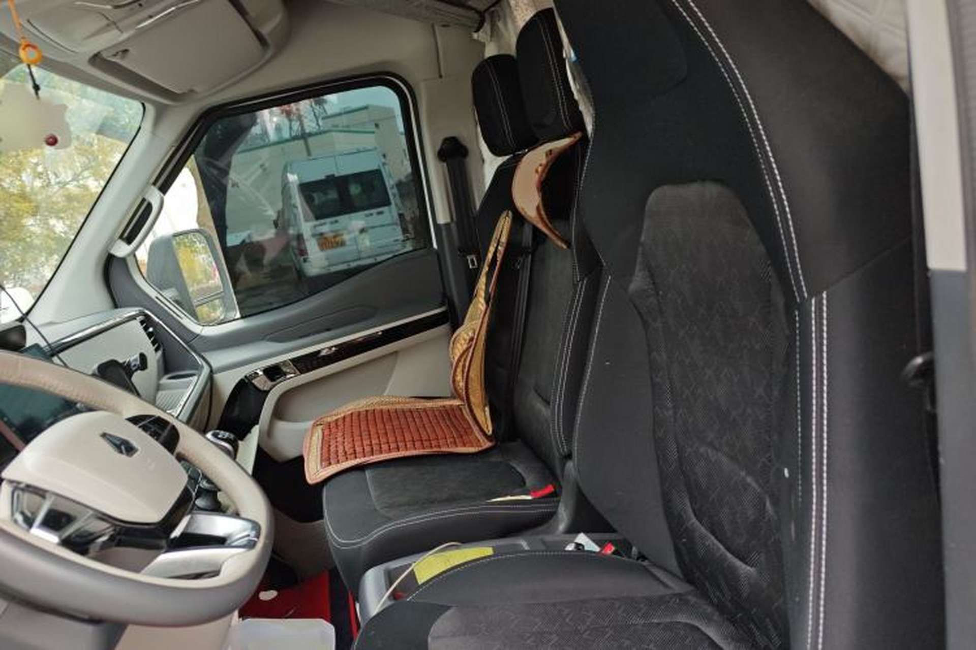 Used Sinotruk Pioneer V 2024 Multi-Function Edition 2.0T Manual Mid-Roof with Central Axle Left Front Seat