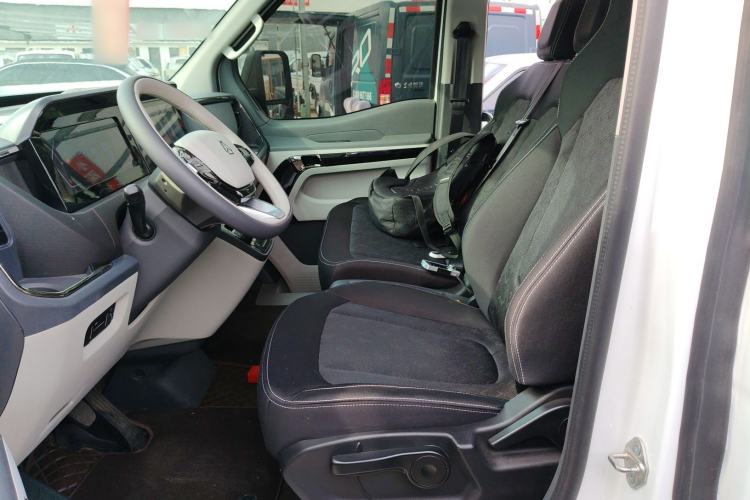 Used Sinotruk Pioneer V 2024 Multi-Function Edition 2.0T Automatic Mid-Roof Low-Profile Left Front Seat