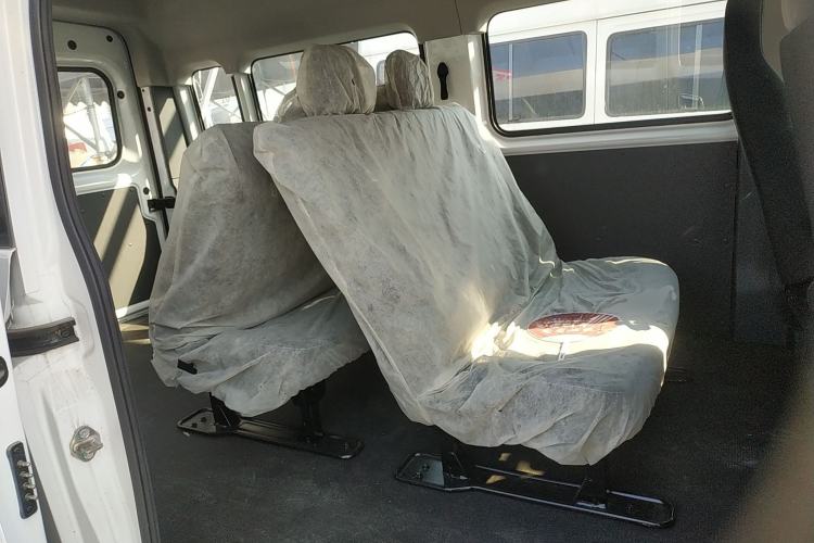 Used Sinotruk Pioneer V 2024 Multi-Function Edition 2.0T Automatic Mid-Roof with Central Axle Left Rear Seat