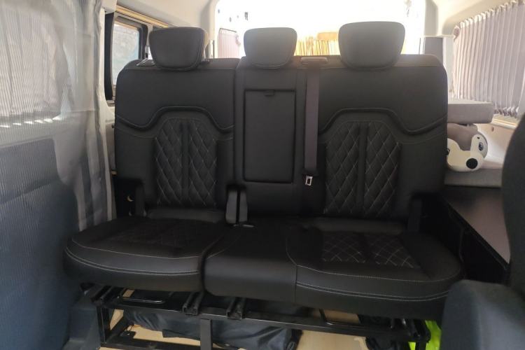 Used Sinotruk Pioneer V 2024 Multi-Function Version 2.0T Manual Short Wheelbase Mid-Roof Left Rear Seat