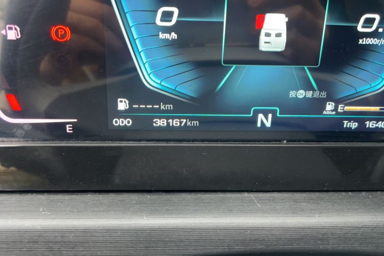 Used Sinotruk Pioneer V 2024 Multi-Function Edition 2.0T Manual Mid-Roof with Central Axle Odometer Close Up