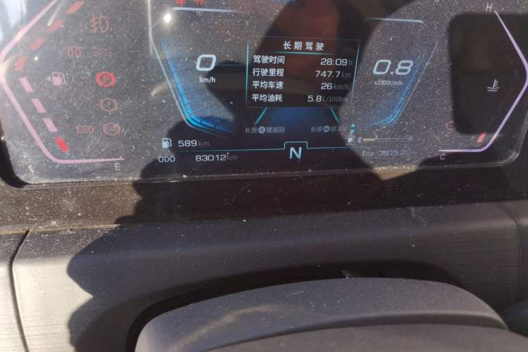 Used Sinotruk Pioneer V 2024 Multi-Function Edition 2.0T Manual Mid-Roof Low-Profile Odometer Close Up