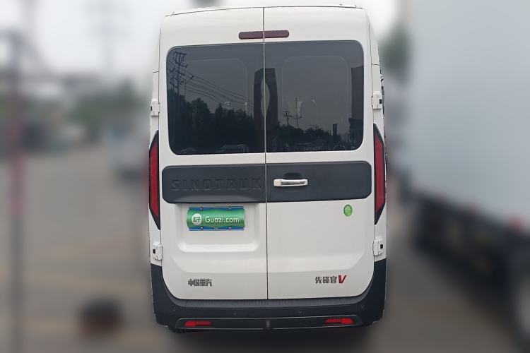 Used Sinotruk Pioneer V 2024 Multi-Function Version 2.0T Manual Short Wheelbase Mid-Roof Rear