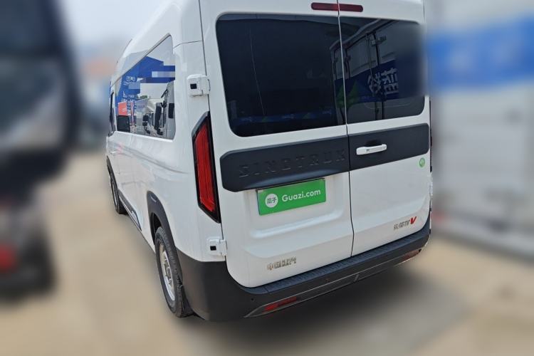 Used Sinotruk Pioneer V 2024 Multi-Function Edition 2.0T Automatic Mid-Roof with Central Axle Rear Left 45 Deg