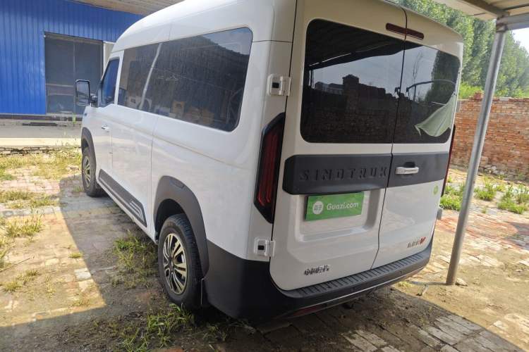 Used Sinotruk Pioneer V 2024 Multi-Function Version 2.0T Manual Short Wheelbase Mid-Roof Rear Left 45 Deg