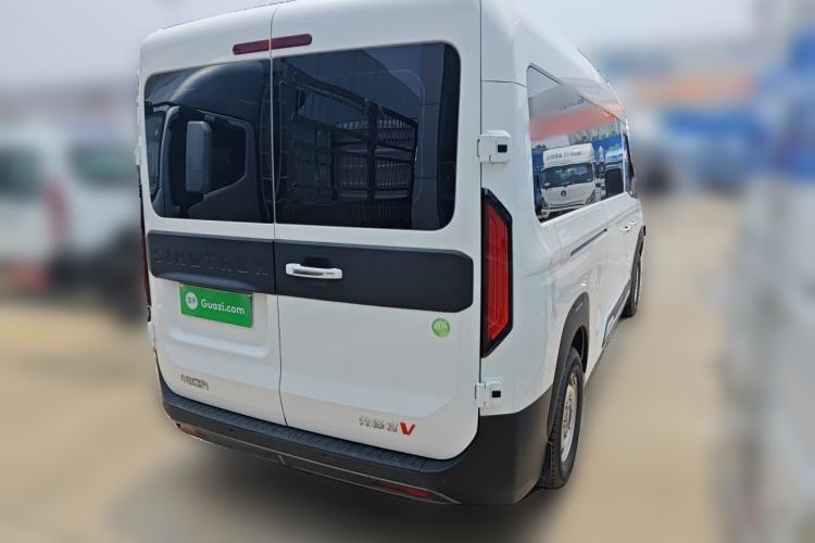 Used Sinotruk Pioneer V 2024 Multi-Function Edition 2.0T Automatic Mid-Roof with Central Axle Rear Right 45 Deg