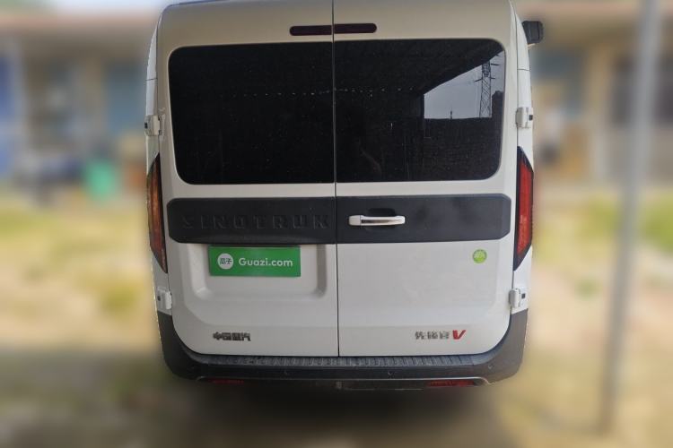 Used Sinotruk Pioneer V 2024 Multi-Function Version 2.0T Manual Short Wheelbase Mid-Roof Rear