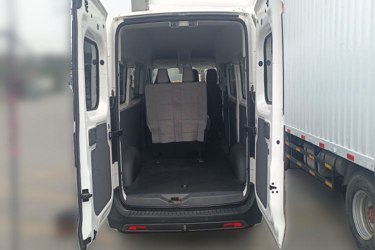 Used Sinotruk Pioneer V 2024 Multi-Function Version 2.0T Manual Short Wheelbase Mid-Roof Trunk